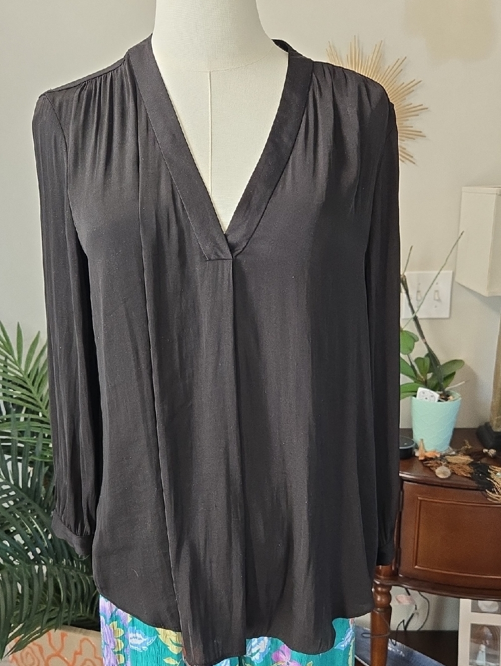 Vince Camuto Black V-Neck Long Sleeve Blouse